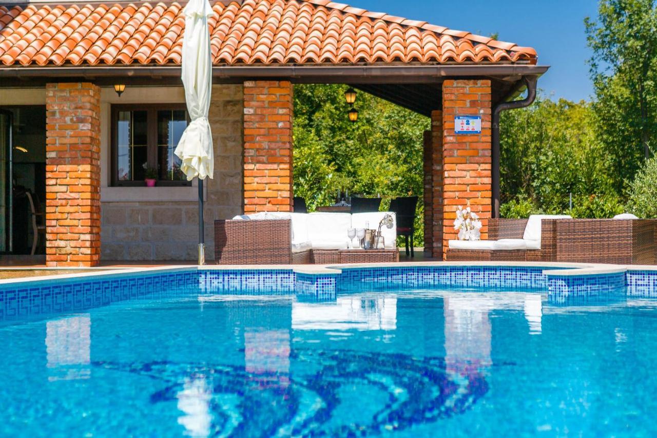 Villa Kamenica Kras Bagian luar foto