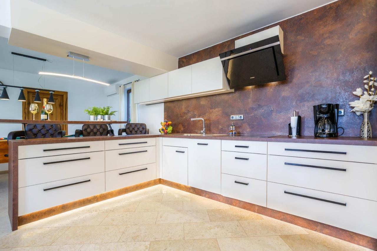 Villa Kamenica Kras Bagian luar foto