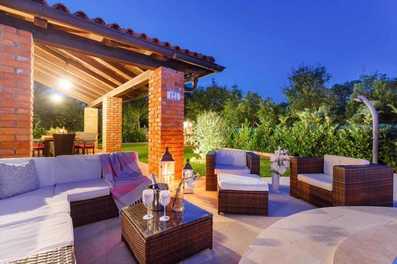 Villa Kamenica Kras Bagian luar foto