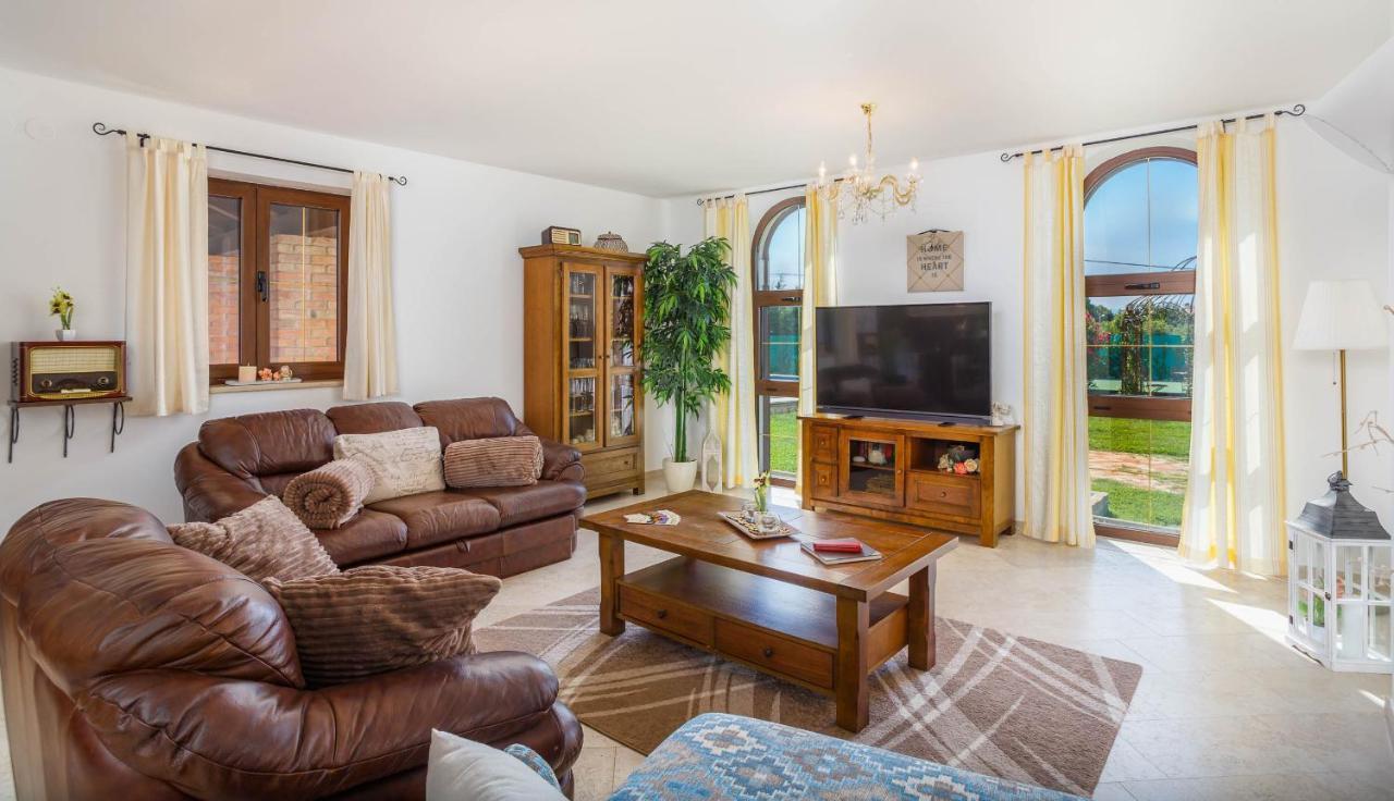 Villa Kamenica Kras Bagian luar foto